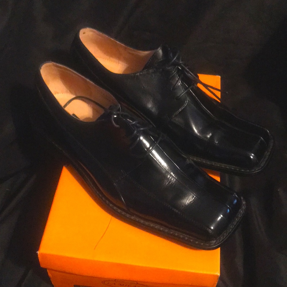 Dress shoes